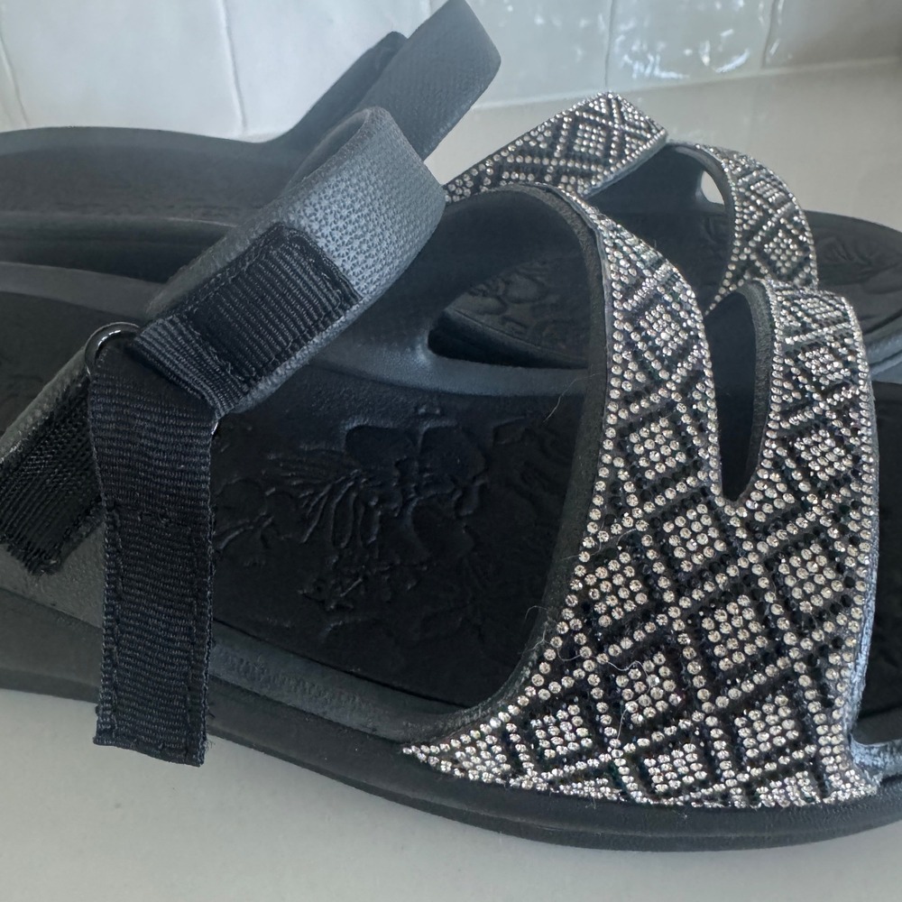 Skechers Foamies Arch Fit Footsteps Sandals Women 11 Black Rhinestone NEW - Picture 3 of 9